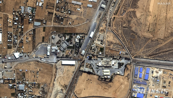 [라파=AP/뉴시스] 막사 테크놀로지스가 제공한 위성 사진에 지난 15일(현지시각) 이집트와의 유일한 통로인 가자지구 남부 라파 국경 통과소가 보인다. 2023.10.17.