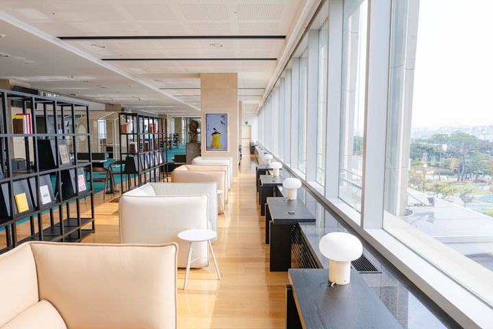 [서울=뉴시스]국립극장 해오름극장 북라운지. (사진=국립극장 제공) 2023.10.17. photo@newsis.com *재판매 및 DB 금지