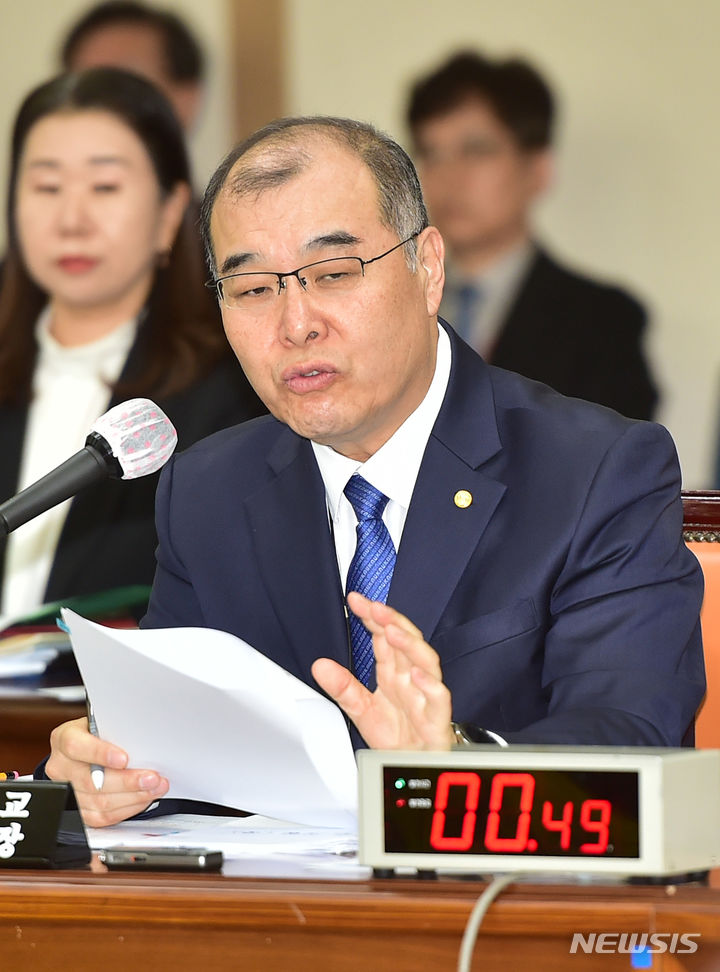 경북대 제25대 교수회 "홍원화 총장 사퇴하라"