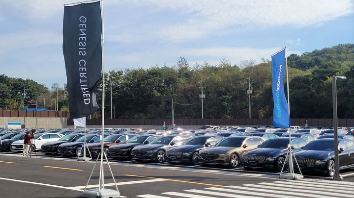 [양산=뉴시스]&nbsp; 강주희 기자=현대자동차는 19일 경남 양산시 하북면 현대 인증중고차 양산센터에서 미디어데이를 열고 인증증고차 사업 공식 출범을 알렸다. 현대차는 이날 품질 인증이 완료된 팰리세이드·제네시스 G80 인증중고차를 공개하고 이달 24일부터 본격적인 판매를 시작한다고 밝혔다. 사진은 현대 인증중고차 양산센터 전경. 2023.10.19 zooey@newsis.com *재판매 및 DB 금지