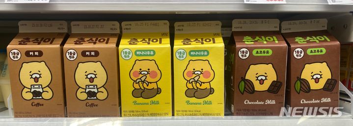 [서울=뉴시스] 편의점 GS25가 판매중인 PB우유 춘식이 시리즈. (사진=GS리테일 제공) 