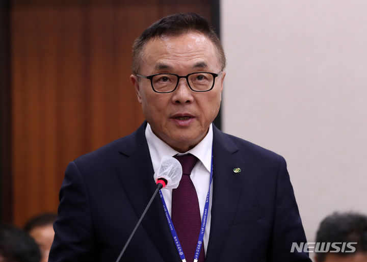 [서울=뉴시스] 이영환 기자 = 황주호 한국수력원자력 사장이 19일 오전 서울 여의도 국회에서 열린 산업통상자원중소벤처기업위원회의 한국전력공사 등에 한 국정감사에 참석해 발언을 하고 있다. 2023.10.19. 20hwan@newsis.com