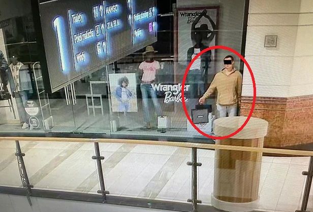 지난 19일 폴란드 쇼핑몰에서 마네킹 흉내를 내며 폐점 시간까지 버틴 20대 남성이 보석을 훔쳐 달아나던 중 경찰에 붙잡혔다. (사진=X(옛 트위터) 캡처본)  *재판매 및 DB 금지