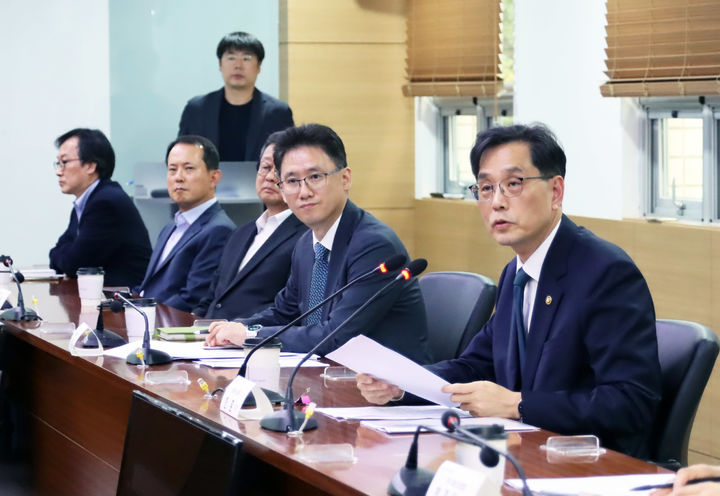 [세종=뉴시스] 한훈 농림축산식품부 차관이 20일 식품업계와 간담회를 주재, 모두발언을 하고 있다. (사진=농식품부 제공) *재판매 및 DB 금지