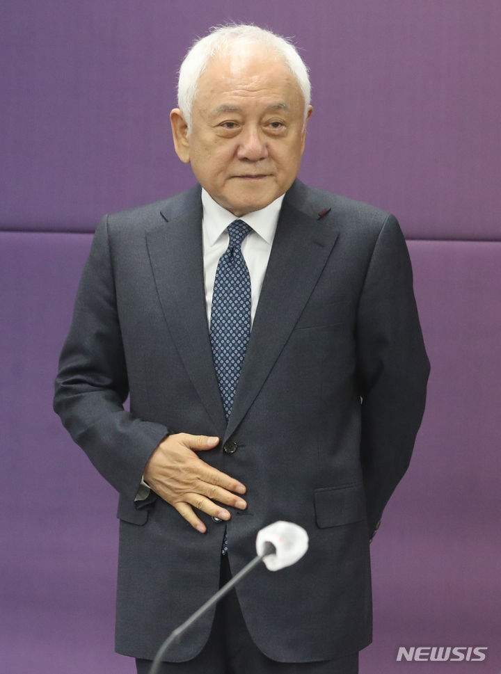 [서울=뉴시스] 김명원 기자 = 김한길 국민통합위원회 위원장이 20일 오전 서울 종로구 정부서울청사에서 열린 노년의 역할이 살아있는 사회 특위 출범식에 참석하고 있다. 2023.10.20. kmx1105@newsis.com