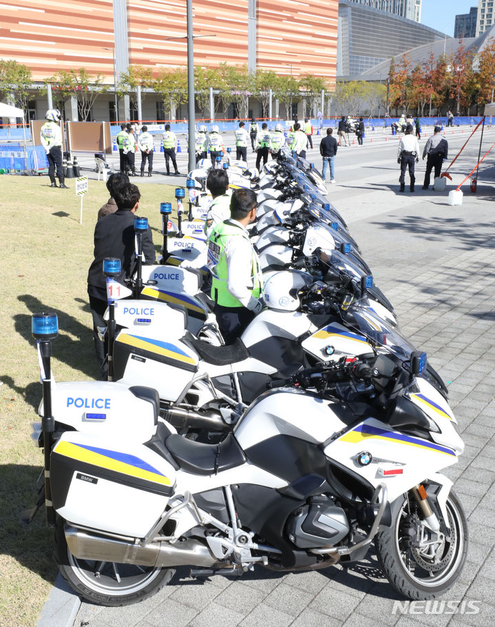 [인천=뉴시스] 전진환 기자 = 20일 제1회 전국 경찰싸이카 경진대회가 열린 인천 연수구 송도컨벤시아 광장에서 싸이카가 서 있다. 2023.10.19. amin2@newsis.com