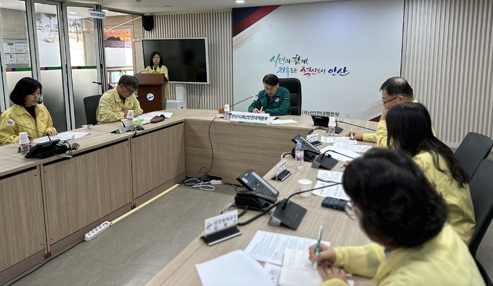 안산시가 28일 인근 지자체의 소 럼피스킨병 확진판정에 따라 상황판단회의를 개최했다. *재판매 및 DB 금지