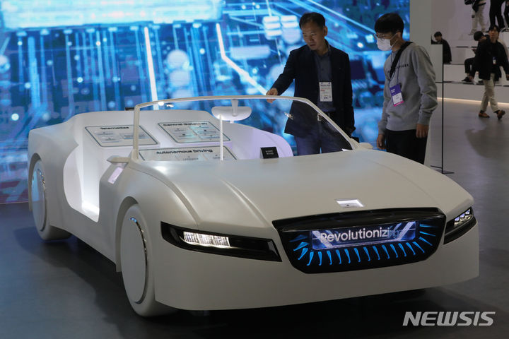 [서울=뉴시스] 김금보 기자 = 서울 강남구 코엑스에서 열린 '반도체대전2023(SEDEX)'에 차량용 반도체가 전시돼 있다. 2023.10.25. kgb@newsis.com