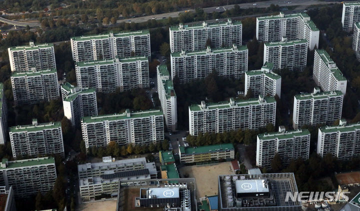 [서울=뉴시스] 김금보 기자 = 서울 송파구 아파트 단지. 2023.10.25. kgb@newsis.com