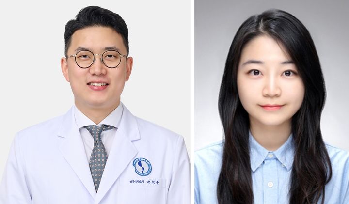 [수원=뉴시스] 아주대병원 박영준 교수, 김율희 전공의. (사진=아주대병원 제공) 2023.10.26. photo@newsis.com *재판매 및 DB 금지