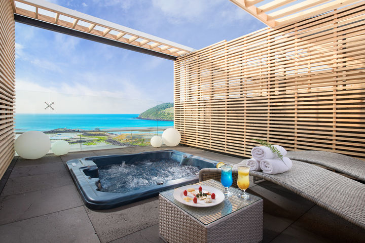 [광주=뉴시스] 유탑호텔은 26일 본격적인 가을 행락철을 맞아 추캉스족을 겨냥한 다채로운 프로모션을 출시했다고 밝혔다. (사진=유탑그룹 제공). 2023.10.26. photo@newsis.com *재판매 및 DB 금지