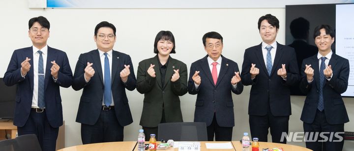 [인천=뉴시스] 지방의회법 제정 필요성 제2차 토론회. (사진=인천시의회 제공)