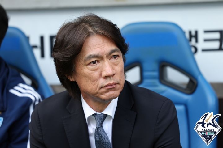 [서울=뉴시스]K리그1 2연패 이룬 홍명보 감독. (사진=프로축구연맹 제공)