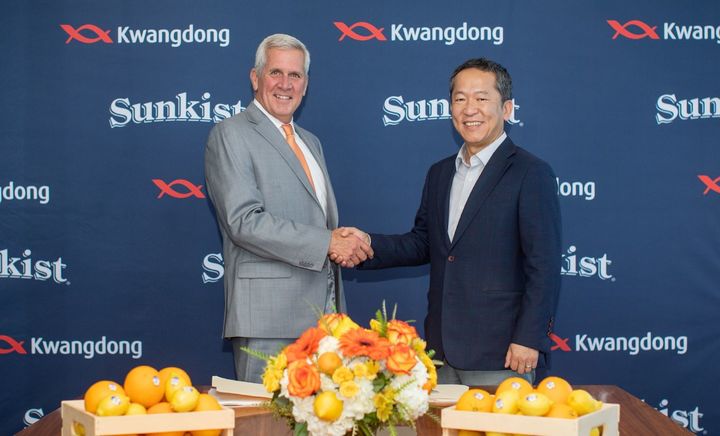 광동제약과 썬키스트가 국내 라이선스 계약을 체결하고 있다.(사진=광동제약 제공) *재판매 및 DB 금지