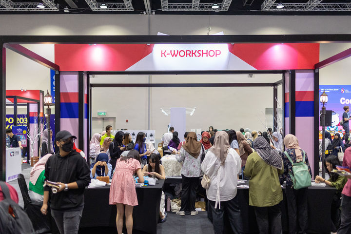 [서울=뉴시스] 코리아 트래블 페스타에서 K-컬처 체험 이벤트를 위해 모인 쿠알라룸푸르 시민들(사진=한국관광공사 제공) 2023.10.30. photo@newsis.com *재판매 및 DB 금지