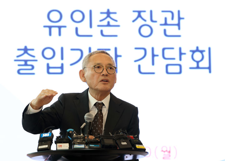 [서울=뉴시스] 유인촌 문화체육관광부 장관이 30일 서울 서대문구 모두예술극장에서 기자들을 만나 정책 방향에 대해 이야기하고 있다.(사진=문화체육관광부 제공) 2023.10.30. photo@newsis.com *재판매 및 DB 금지