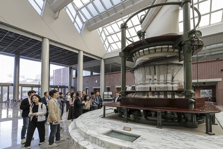 [나고야=뉴시스] 일본 아이치현에 위치한 토요타 산업기술 기념관에 전시된 환상직기. (사진=한국자동차기자협회 제공) 2023.10.26 photo@newsis.com *재판매 및 DB 금지