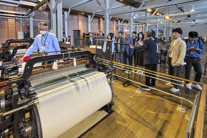 [나고야=뉴시스] 일본 아이치현에 위치한 토요타 산업기술 기념관에 전시된 G형 자동직기 (사진=한국자동차기자협회 제공) 2023.10.26 photo@newsis.com *재판매 및 DB 금지