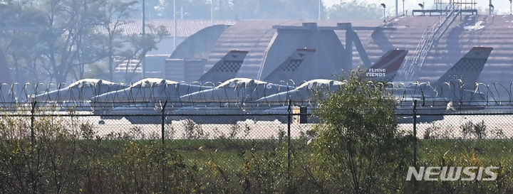 [평택=뉴시스] 김종택기자 = 지난 2023년 10월30일 경기도 평택시 주한미공군 오산기지에서 F-16 전투기가 이륙준비를 하고 있다. 2023.10.30. jtk@newsis.com