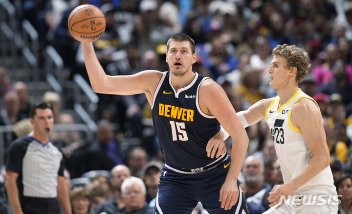 [덴버=AP/뉴시스] 미국프로농구(NBA) 덴버 너기츠의 니콜라 요키치. 2023.10.31.