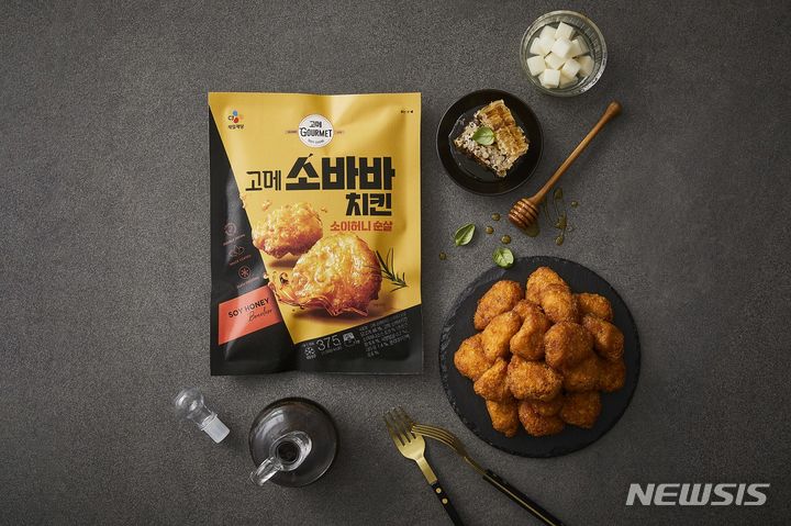 [서울=뉴시스] 고메 소바바치킨 제품. (사진=CJ제일제당 제공)