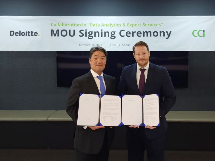 지난 30일 딜로이트 안진회계법인과 영국 소재 글로벌 클레임·분쟁 지원 컨설팅 사 Capital Consulting International은 ‘전문가서비스 완전체 구성 및 보험 시장 확장을 위한 전략적 업무협약(MOU)’을 체결했다. 사진 왼쪽부터 이재성 딜로이트 안진회계법인 분쟁지원 그룹장, 스튜어트 배어드 CCi Business Development 부대표. (사진=딜로이트 안진 제공) *재판매 및 DB 금지