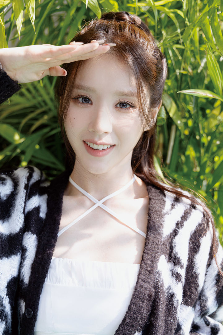 [서울=뉴시스] 그룹 '아르테미스' 희진이 31일 솔로 앨범 'K'를 발표했다. (사진=모드하우스 제공) 2023.10.31. photo@newsis.com *재판매 및 DB 금지