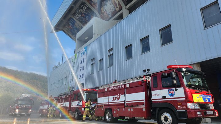 [대구=뉴시스] 대구 수성소방서는 재난현장 통합지휘체계 확립 및 유관기관 공조체체 구축을 위한 긴급구조 종합훈련을 실시했다. (사진 = 대구 수성소방서 제공) 2023.10.31. photo@newsis.com *재판매 및 DB 금지