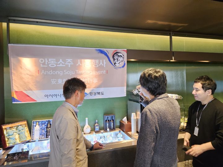 김포공항 출국장 아시아나항공 VIP 라운지에서 열린 안동소주 시음회 (사진=경북도 제공) *재판매 및 DB 금지