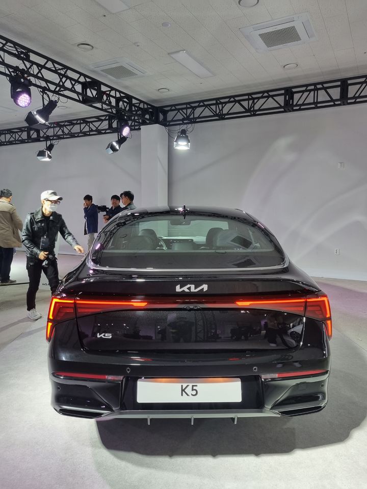 [서울=뉴시스] K5 후면부 (사진=기아) 2023.11.1 photo@newsis.com *재판매 및 DB 금지