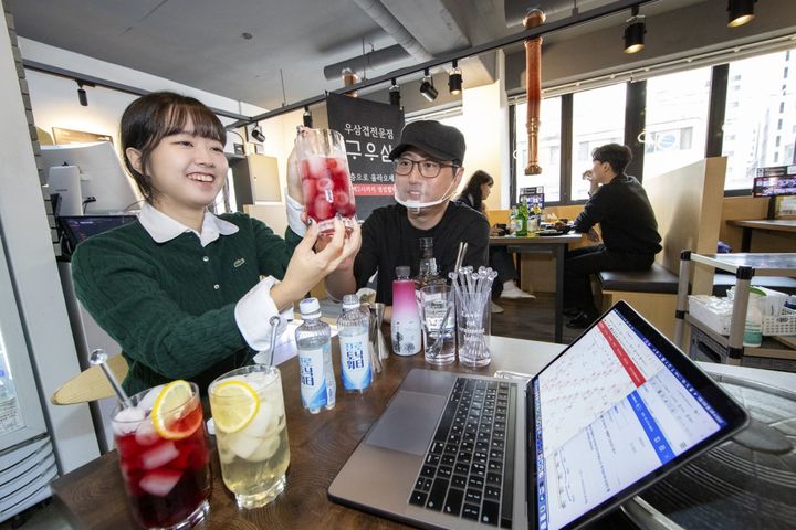 [서울=뉴시스] KT가 서울시와 진행한 '제2회 골목경제 부활 프로젝트'를 성료했다. (사진=KT 제공) *재판매 및 DB 금지