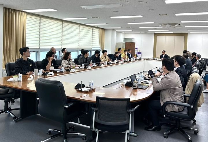 [홍성=뉴시스] 충남교육청, 교원 행정업무경감을 위한 관련 정책 연구용역 착수보고회 모습. *재판매 및 DB 금지