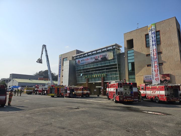 [진안=뉴시스] 최정규 기자 = 전북 진안군은 재난대응 안전한국훈련 및 긴급구조 종합훈련을 홍삼한방센터에서 실시했다고 1일 밝혔다. (진안군 제공) *재판매 및 DB 금지