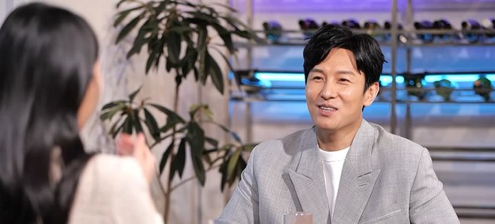 [서울=뉴시스] 1일 오후 9시30분 방송되는 채널A '요즘 남자 라이프-신랑수업'에서 가수 김동완이 16년 만에 소개팅에 나선다. (사진=채널A '요즘 남자 라이프-신랑수업' 제공) 2023.11.01. photo@newsis.com *재판매 및 DB 금지
