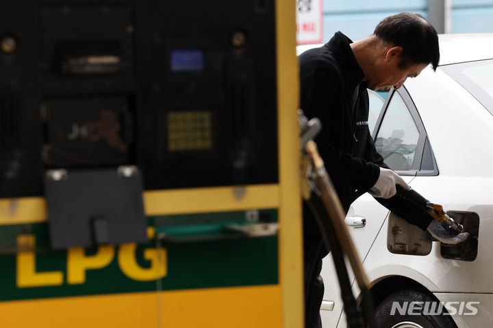 [서울=뉴시스] 황준선 기자 = 서울 시내 한 LPG 충전소 모습. 2023.11.01. hwang@newsis.com
