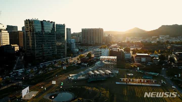 [서울=뉴시스]서울시는 지난 9~10월 진행된 '제4회 서울도시건축비엔날레'에 역대 최다 인원인 92만여 명이 찾았다고 2일 밝혔다. (사진=서울시 제공). 2023.11.02. photo@newsis.com