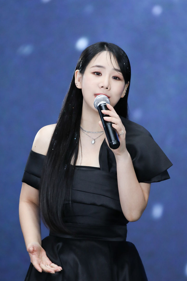 [서울=뉴시스] 가수 유성은이 2일 신곡 '별을 따라가면 네게 닿을 수 있을까(별.따.네)'를 발표했다. (사진=티알엔터테인먼 제공) 2023.11.02.  *재판매 및 DB 금지