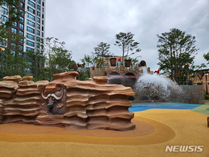 [인천=뉴시스] 이예슬 기자 = 검암역 로열파크씨티푸르지오의 워터파크. 