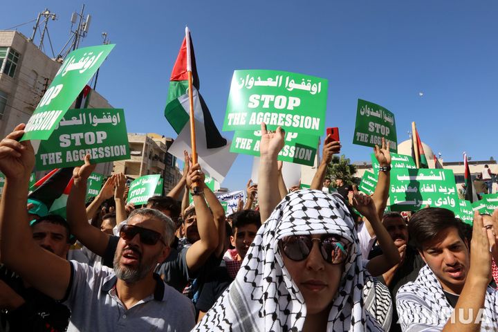 [암만=신화/뉴시스] 요르단 수도 암만에서 이스라엘의 가자지구 공격에 반대하고 팔레스타인을 지지하는 시위가 벌어지고 있다. 2023. 11.27