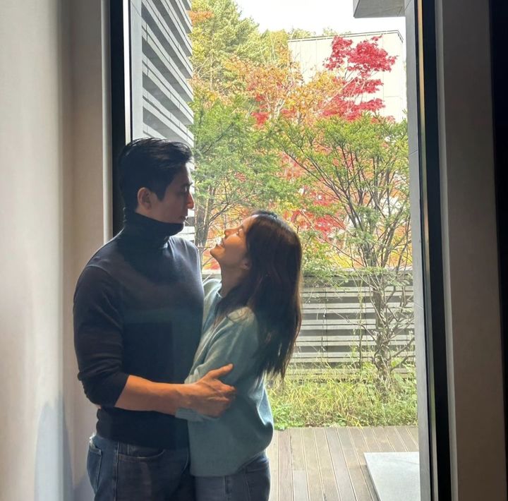 [서울=뉴시스] 차인표(왼쪽), 신애라. (사진=차인표 인스타그램 캡처) 2023.11.05. photo@newsis.com *재판매 및 DB 금지