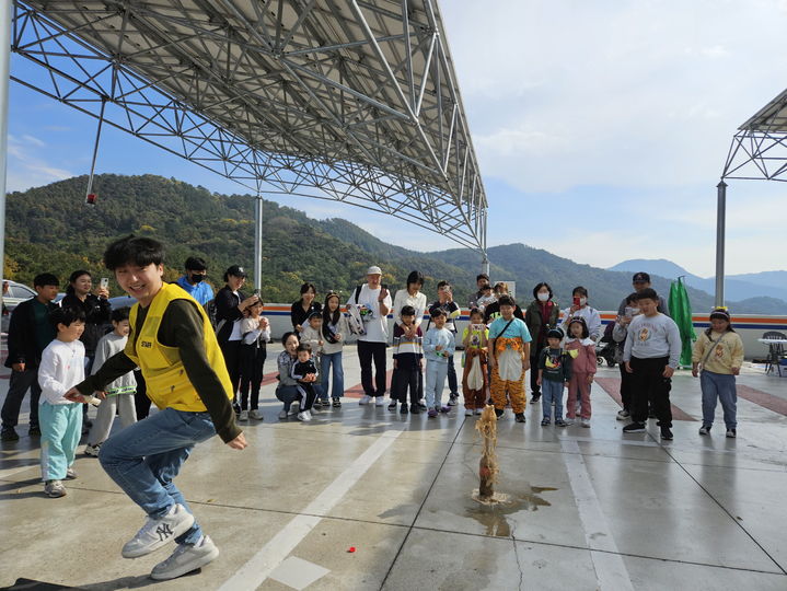 밀양아리랑우주천문대 일원에서 변장하라! 잠입하라! 제4회 외계인 대축제가 열리고 있다. (사진=밀양시 제공)&nbsp; *재판매 및 DB 금지