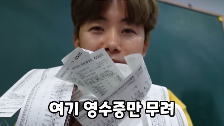 11월5일 유튜버 허팝이 자신의 유튜브 채널에 '편의점 털어버렸습니다! FLEX~! 모든 물건을 사면 총 얼마 나올까요?!'라는 제목의 영상을 게재했다.(사진=유튜브'허팝'캡처) 2023.11.06 photo@newsis.com&nbsp; *재판매 및 DB 금지