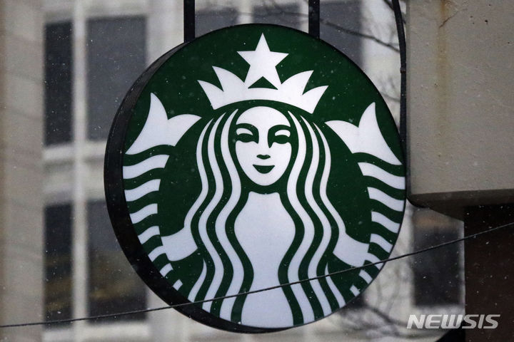 '스벅 충성심 시들'…美 커피 수요 역대급인데, 스타벅스 점유율 '뚝'