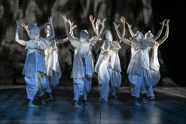 [서울=뉴시스]'엘리자베스 기덕' 공연 사진. (사진=세종문화회관 서울시무용단 제공) 2023.11.07. photo@newsis.com *재판매 및 DB 금지