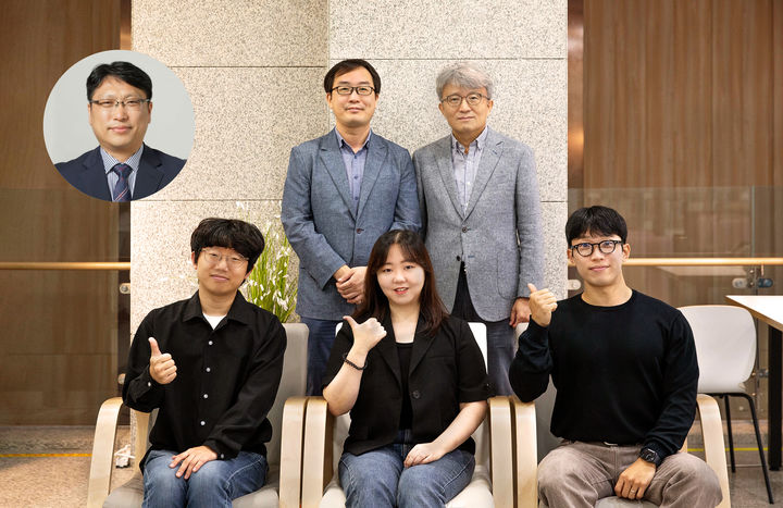 [울산=뉴시스] UNIST 연구진. 윗줄 왼쪽 원형부터 임한권 교수, 김동혁 교수, 최윤석 교수, 아랫줄 왼쪽부터정다운 연구원, 제 1저자 박서정 연구원, 제 1저자 임동준 연구원. *재판매 및 DB 금지