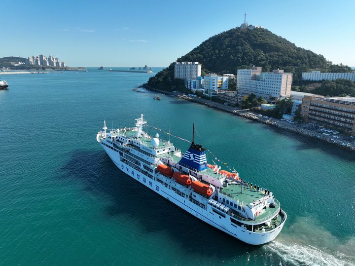 [부산=뉴시스] 한국해양대학교는 8일 '2023학년 2학기 실습선 원양항해 실습 출항식'을 개최했다고 밝혔다. (사진=한국해양대 제공) *재판매 및 DB 금지