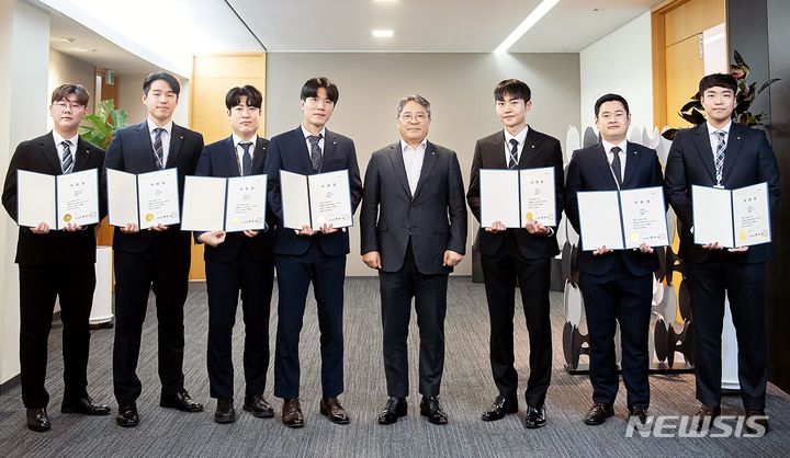 [전주=뉴시스]윤난슬 기자 = JB금융그룹 전북은행은 2023년도 신입 행원으로 31명을 채용했다고 8일 밝혔다.(사진=전북은행 제공)