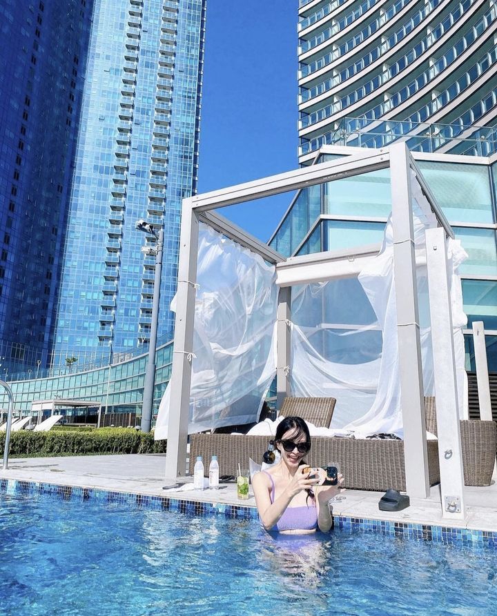 [서울=뉴시스] 배우 한예슬이 8일 자신의 인스타그램에 "걸스 온리(Girls Only)"라고 적고 여러 장의 사진을 올렸다. (사진=한예슬 인스타그램 캡처) 2023.11.08. photo@newsis.com *재판매 및 DB 금지