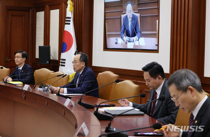 [서울=뉴시스] 김명원 기자 = 추경호 경제부총리 겸 기획재정부 장관이 8일 오전 서울 종로구 정부서울청사에서 열린 비상경제장관회의 겸 수출투자대책회의에 참석해 발언하고 있다. 2023.11.08. kmx1105@newsis.com