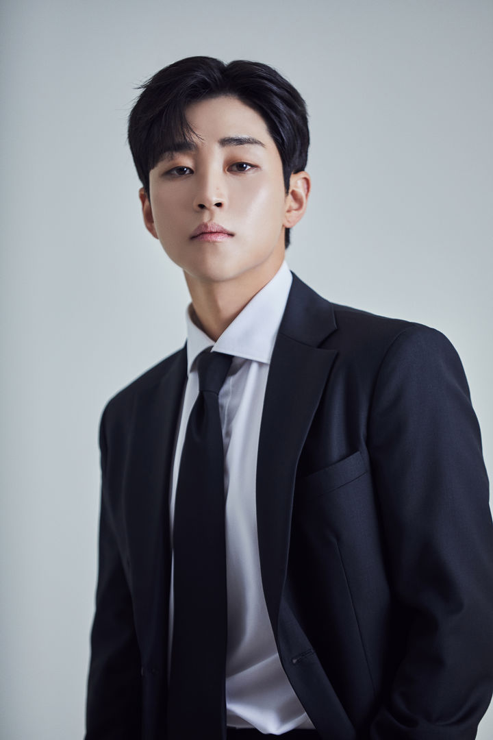 [서울=뉴시스] 가수 겸 방송인 딘딘이 데뷔 10주년을 맞았다. (사진=슈퍼벨컴퍼니 제공) 2023.11.09. *재판매 및 DB 금지